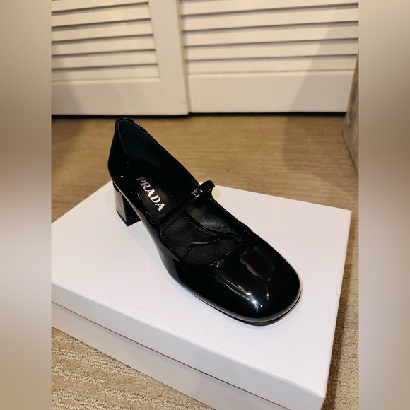 🆕Authentic from Italy PRADA patent black leather pumps - Picture 2 of 16